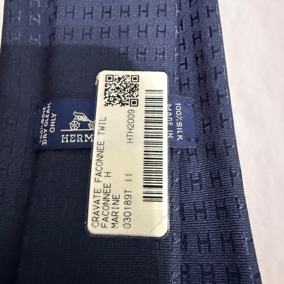 Hermes Faconne Twil H Tie Marine - Picture 6 of 11